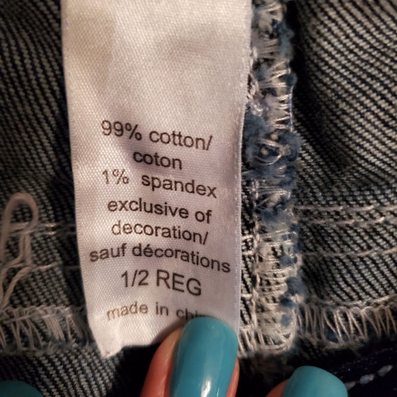 Women's Maurices Dark Wash Denim Capris - Picture 8 of 9